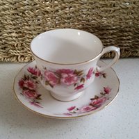 Vintage Queen Anne 8498 Teetasse & Untertasse Set Gold Vergoldung England Rosa Blumen Mid-Century Retro Geschenk Party Neugierig Traum Rockabilly Vintage Queen Anne 8498 Teetasse & Untertasse Set Gold Vergoldung England Rosa Blumen Mid-Century Retro Geschenk Party Neugierig Traum Rockabilly von 222nest