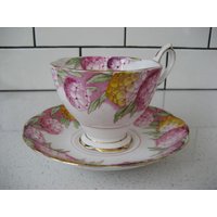Vintage Royal Albert Teetasse Untertassen-Set Schleifenblatt Muster Quatrefoil Fuß Gold Handbemalte Retro Hortensien Circa 1935-45 Garten Tee Party von 222nest
