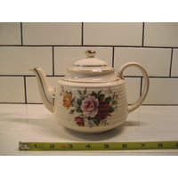 Vintage Sadler Teekanne Made in England Retro Floral Porzellan Goldvergoldung Geprägte Rückstempelung Abgeplatzter Deckel Wiederverwendung Indoor von 222nest