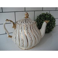 Vintage Sadler Teekanne Made in England Vergoldung Designs Wirbeln Geprägt Midcentury Teeliebhaber Dusche Geschenk Garten Teeparty Neugierig Traum Vintage Sadler Teekanne Made in England Vergoldung Designs Wirbeln Geprägt Midcentury Teeliebhaber Dusche Geschenk Garten Teeparty Neugierig Traum von 222nest
