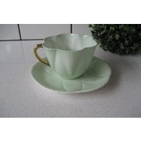 Vintage Shelley Zierliche Teetasse Set Hellgrün Gold Made in England Circa 1945-66 Backstamp Mid Century Tee Liebhaber Geschenk Garten Teeparty Retro Vintage Shelley Zierliche Teetasse Set Hellgrün Gold Made in England Circa 1945-66 Backstamp Mid Century Tee Liebhaber Geschenk Garten Teeparty Retro von 222nest