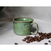 Cappuccino-Tasse in Der Kristallgrün-Glasur, Bombedaristisch Aus Keramik von 2231Designs