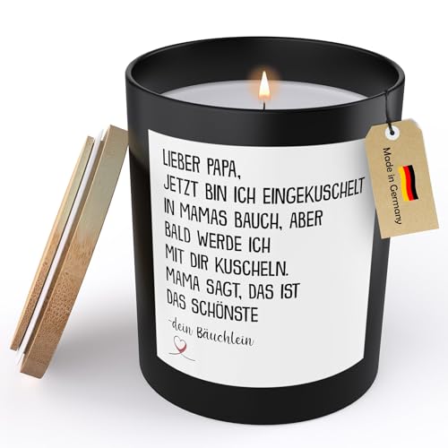22Feels Spruchkerze Du Wirst Papa Schwangerschaft Geschenk Männer "Jetzt Bin Ich Eingekuschelt" Werdender Vater Sojawachs Kerze im Glas Dad To Be Handgemacht Duft Deko Nachhaltig - ZITRUS 22Feels Spruchkerze Du Wirst Papa Schwangerschaft Geschenk Männer "Jetzt Bin Ich Eingekuschelt" Werdender Vater Sojawachs Kerze im Glas Dad To Be Handgemacht Duft Deko Nachhaltig - ZITRUS von 22Feels