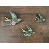 3Er Set Braun Gold Fliegende Vögel Hängen Retro Vintage Stil Deko Ornament Schwalbe Shabby Chic Montage Flock Wandkunst von 24x7Bargain