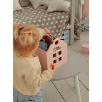 Tragbare Holzbuch Lagerung Für Kleinkind Kinderzimmer Personalisierte Spielzeug Box Buch Organizer Kinder Einzigartige Bücherregal Rosa Dekor von 2BWoodKids