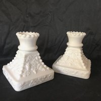 Vintage Westmoreland Getäfelte Trauben Perlen Kerzenhalter Weißes Milchglas Markiert Mint von 2BirdsWithOneStone