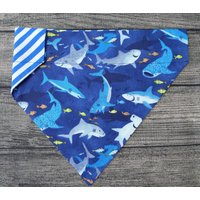 Hai Woche Sommer Hundehalstuch - Über Dem Halsband Smiley Shark Urlaub Strand Ozean von 2PawfectFriends