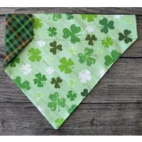 st Patricks Hundehalstuch - Über Dem Halsband Plaid & Shamrocks Lucky Clover von 2PawfectFriends