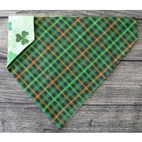 st Patricks Hundehalstuch - Über Dem Halsband Plaid & Shamrocks Lucky Clover von 2PawfectFriends