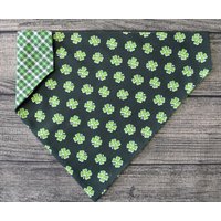 st Patricks Hundehalstuch - Über Dem Halsband Winzige Kleeblätter Und Plaid Glücksklee von 2PawfectFriends