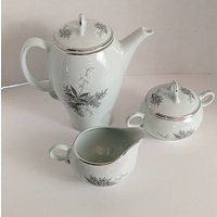Vintage Permacal Tee-Set Mid Centuryeen Dekor Geschirr Blumen Grün Vintage Permacal Tee-Set Mid Centuryeen Dekor Geschirr Blumen Grün von 360DesignEtc