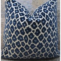3Bmodliving Designer Kissenbezug, Samt Mit Leopardenmuster in Blau von 3BModLiving