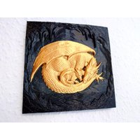 3D Drachen Wanddeko - Sleeping Dragon Hatchling Fantasy Deko | Gold, Schwarz Glitzer Geschenk Für Drachenfans & Dnd-Liebhaber von 3DBDKreation