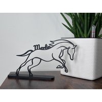 Pferdeskulptur Im Line Art Stil Selbst Gemalt Und Personalisierbar. Verschiedene Größen Farben Möglich. Produziert in Kunststoff Pferdeskulptur Im Line Art Stil Selbst Gemalt Und Personalisierbar. Verschiedene Größen Farben Möglich. Produziert in Kunststoff von 3DDesign4HOME
