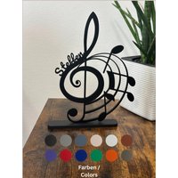 Violinschlüssel Mit Musiknoten Und Personalisierbar Das Perfekte Musiker Geschenk Blickfang in Jedem Musikzimmer. Musiklehrer Violinschlüssel Mit Musiknoten Und Personalisierbar Das Perfekte Musiker Geschenk Blickfang in Jedem Musikzimmer. Musiklehrer von 3DDesign4HOME