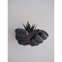 Menschliche Hände Hängender Blumentopf, Dekorativer Organizer-Pflanzgefäß Für Innen - Und Außenpflanzen von 3DRootsWorkshop
