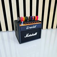 Geschenk Für Gitarristen Personalisiert - Plektrumhalter Im Verstärker-Design Mit Gravur | Musik Lehrer, Schüler & Fans von 3DekoManufaktur