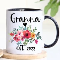 Neue Granna Geschenk, Personalisierte Neue Kaffeetasse, Gefördert Zu Granna, Großeltern Oma Sein, Blumen Baby Ankündigung von 3Inspiredesigns