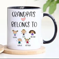 Opa Geschenk, Opas Herz Gehört Zu, Strichmännchen-Familienbecher, Enkelkind-Becher Personalisiert, Geschenk Für Opa, Vatertag-Weihnachtsgeschenke von 3Inspiredesigns