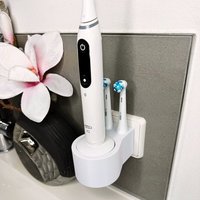 Zahnbürstenhalterung Für Oral-B Io 7, 8, 9 - Ohne Kabelsalat Die Steckdose Oder Als Wandhalterung von 3dPrintPassion
