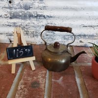 Kleiner Vintage Messing Teekessel Mit Blattätzung Und Holzgriff von 3friendsthrifting