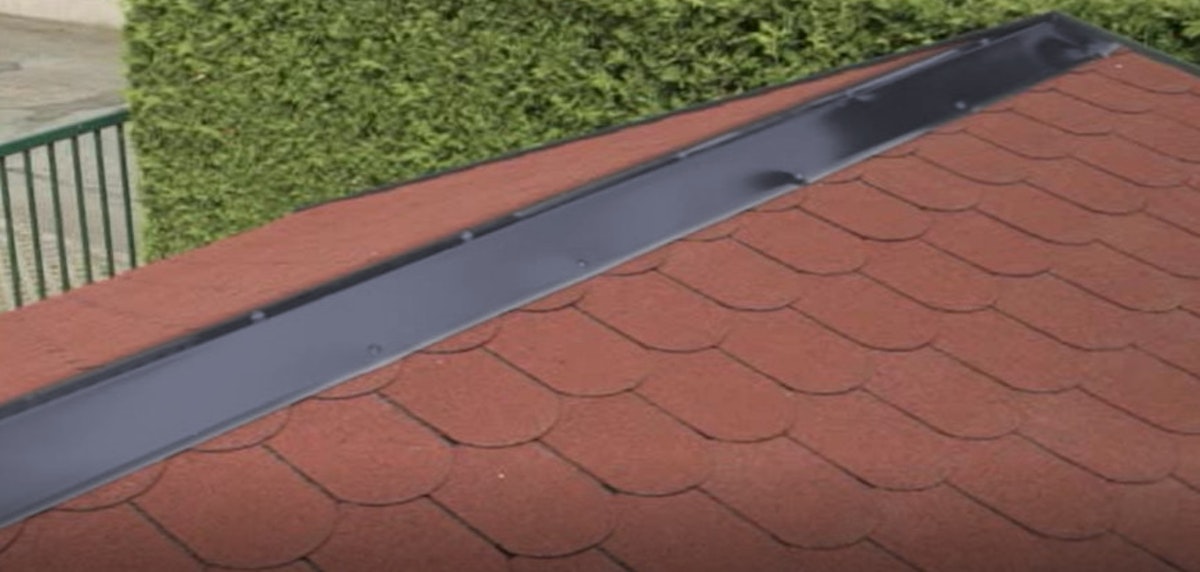 Aluminium Firstabdeckung für Satteldächer anthrazit (1 Stück á 2 m) von 4 Home and Garden