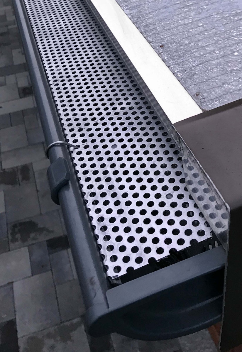 Dachrinnen Laubschutzgitter für Dachrinnenbreite 78 mm (Typ 250) Aluminium-Blank von 4 Home and Garden