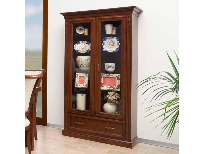 Vitrine mit zwei Türen in Walnussfarben klassischen Stil Vitrine mit zwei Türen in Walnussfarben klassischen Stil von 4Home