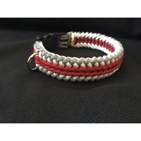 Hundehalsband Aus Paracord Im "Wide Sanctlied Weave" in Grau, Weiß Und Rot | Spezialanfertigung Hundehalsband Aus Paracord Im "Wide Sanctlied Weave" in Grau, Weiß Und Rot | Spezialanfertigung von 4PawsOnlyNovelties