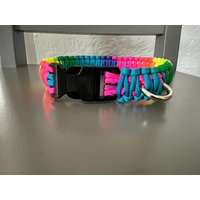 Neu Handgefärbtes Paracord Hundehalsband in Regenbogenfarben | Spezialanfertigung von 4PawsOnlyNovelties