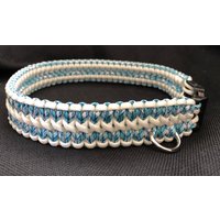 Paracord Hundehalsband in Der Seitenwebung Weiß Und Wellenfarben | Wunschgröße von 4PawsOnlyNovelties