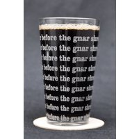 Die "Shred The Gnar Before The Shreds You" Ski & Snowboard Themen Bier Pint Glas, Voll Verpackt Buchstaben von 4TheAdventure