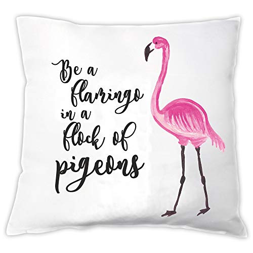 4you Design Deko-Kissen mit Flamingo Motiven - 40x40cm Zierkissen mit lustigem Spruch- weiß & pink – Geschenkidee für Frauen (Be a Flamingo in a Flock of Pigeons) von 4youDesign