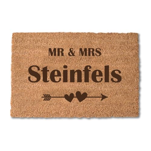 4youDesign Fußmatte Kokos 60 x 40 Personalisiert mit Familien-Namen – Motiv Mr. & Mrs. – 100% natürliche Kokosfaser – Rückseite rutschfestes Vinyl – Matte Indoor – Kokosfußmatte für die Haustür von 4youDesign