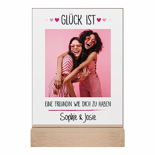 4you DESIGN Acrylaufsteller Glück ist.. Freundin mit Foto, Gravur Namen & Wunschtext auf Holzsockel, Bilderrahmen mal anders: Fotogeschenk, Acryltafel, bruchsicheres Acrylglas für feierliche Anlässe 4you DESIGN Acrylaufsteller Glück ist.. Freundin mit Foto, Gravur Namen & Wunschtext auf Holzsockel, Bilderrahmen mal anders: Fotogeschenk, Acryltafel, bruchsicheres Acrylglas für feierliche Anlässe von 4youDesign