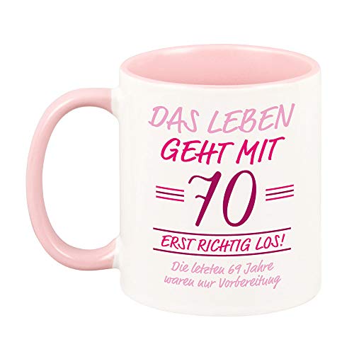 rosa TASSE mit Spruch -Das Leben geht mit 70 erst richtig los- lustige Geschenkidee zum runden Geburtstag für sie & für ihn KAFFEEBECHER (rosa, 70) von 4youDesign