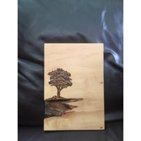 Ein Pokerarbeit Holz Wandbehang, Der Einen Baum Darstellt von 5426408