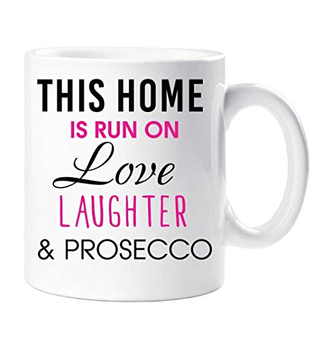 Dieses Haus Ist Run On Liebe Lachen und Prosecco Tasse Becher Geschenk Mutter Freund Geburtstag Weihnachten von 60 Second Makeover Limited