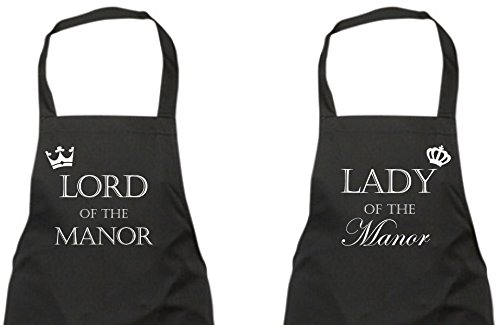 Paare Lord und Lady Of The Manor Schwarz Schürze Set Neuheit Geschenk Hochzeitstag Ehemann Ehefrau Haus Einweihung von 60 Second Makeover Limited