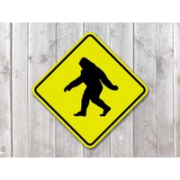 Big Foot Sasquatch Crossing Gelbes Aluminium Schild Big Foot Sasquatch Crossing Gelbes Aluminium Schild von 734designs