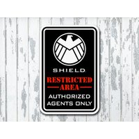 Shield Gentlemens Only 12 "x 18" Aluminiumschild." Shield Gentlemens Only 12 "x 18" Aluminiumschild." von 734designs