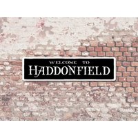 Welcome To Haddonfield 6 "x 24" Aluminium Schild Halloween Geschenk Dekor Welcome To Haddonfield 6 "x 24" Aluminium Schild Halloween Geschenk Dekor von 734designs