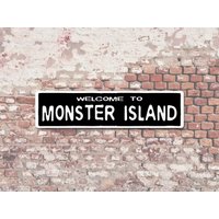 Welcome To Monster Island 6 "x 24" Aluminiumschild Welcome To Monster Island 6 "x 24" Aluminiumschild von 734designs
