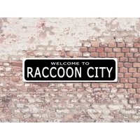 Willkommen Bei Raccoon City 6 "x 24" Aluminiumschild Willkommen Bei Raccoon City 6 "x 24" Aluminiumschild von 734designs