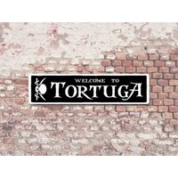 Willkommen Bei Tortuga | Pirateninsel 6 "x 24" Aluminiumschild Willkommen Bei Tortuga | Pirateninsel 6 "x 24" Aluminiumschild von 734designs