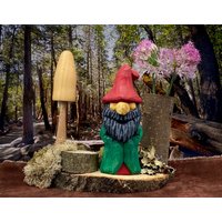 Gnome - 4 Zoll Mit Blume/Knospe Vase, Moos Bedeckt Basis von 739Studios