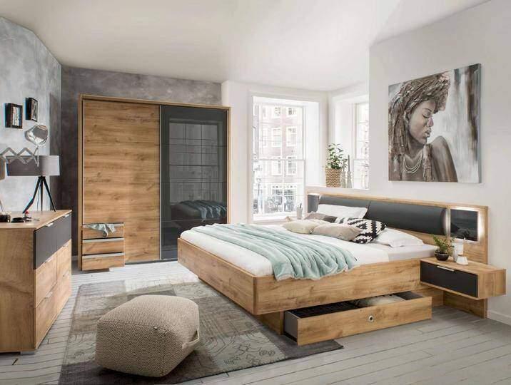 99rooms Schlafzimmer-Set Veneto III Plankeneiche Optik Graphit, (Komplett Schlafzimmer, Set (3-St), 1xSchwebetürenschrank, 1xKommode und 1xFutonbett, mit viel Stauraum, aus Holzwerkstoff von 99rooms