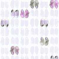 Babyzimmer Tapete mit Schuhen | Verspielte Babytapete in Grau und Rosa ideal für Kinderzimmer von Mädchen | Vlies Kindertapete für Mädchenzimmer von A.S. CREATIONS