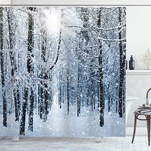 ABAKUHAUS Winter Duschvorhang, Schnee bedeckter Wald, Stoffliches Gewebe Badezimmerdekorationsset mit Haken, 175 x 220 cm, Schwarz Weiß Blau von ABAKUHAUS