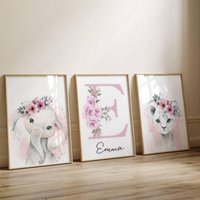 3Er-Set Personalisierte Poster - Geburtsgeschenk Dekoration Babyzimmer Blumen-Initiale Mädchen Triptychon Tiere Der Savanne von ABCreationParis